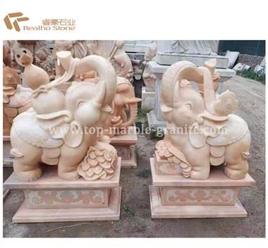 Arca Gajah Kecil yang Diukir Tangan